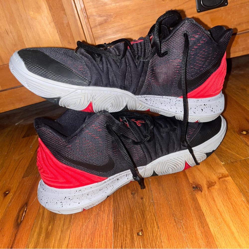 COPY - Mens Nike Kyrie 5 Athletic Shoe - Picture 3 of 7